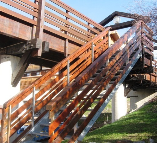 escalier-exterieur-bois-marche-metal