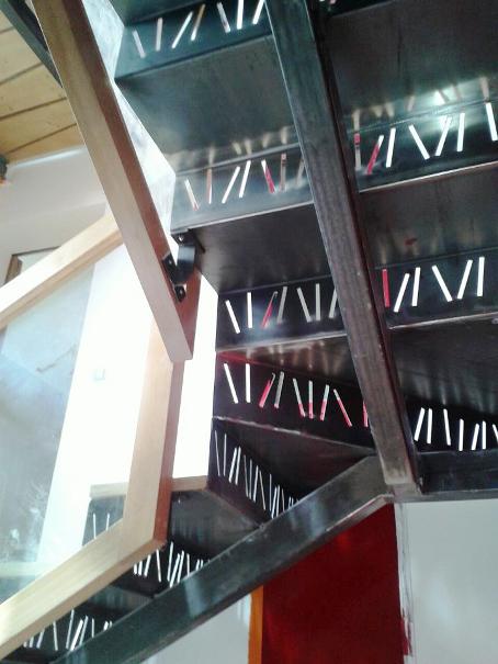 Fabricant d'escalier, escalier métal bois verre, design, tous styles Escalier désign Marche